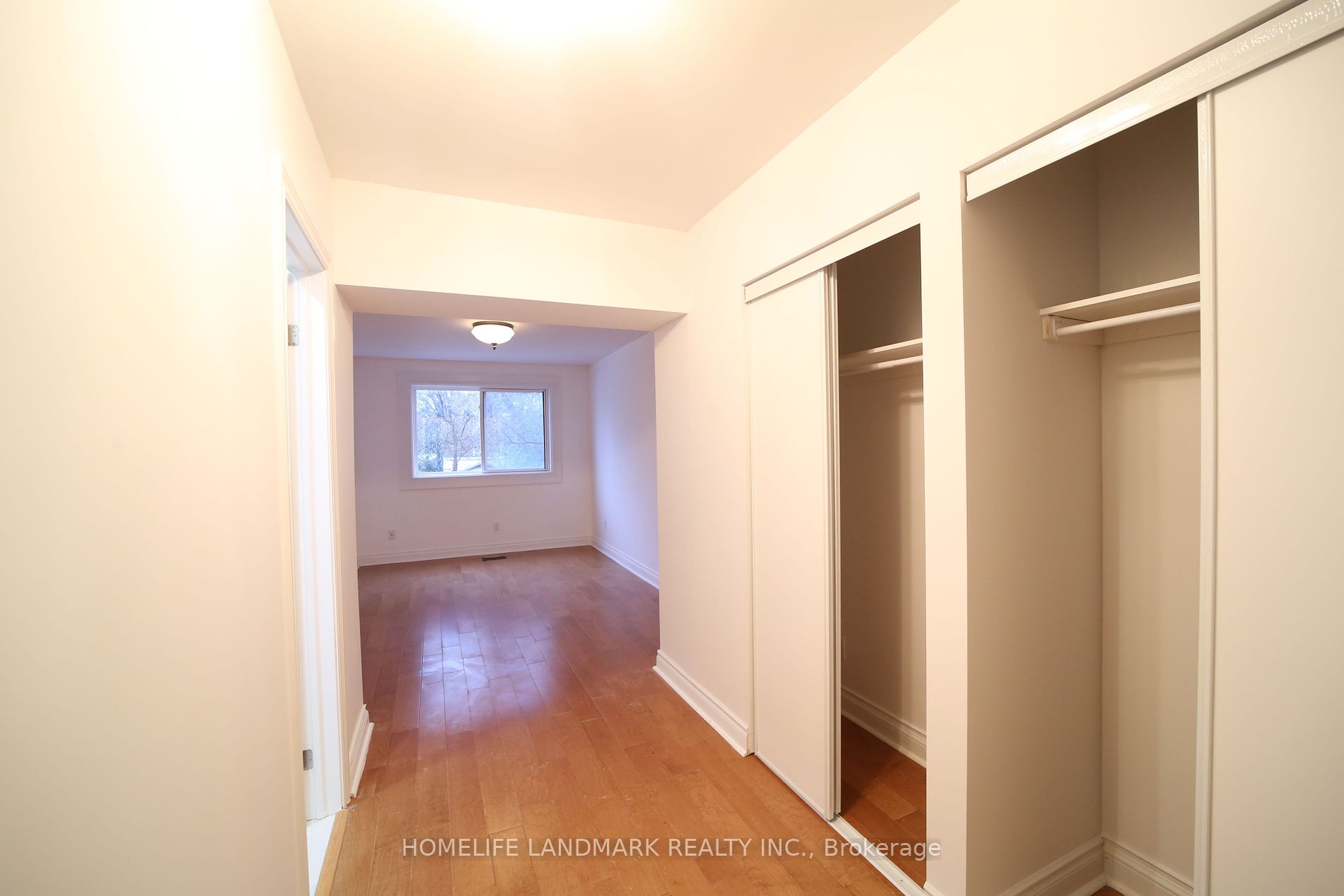 33 Millard Ave E