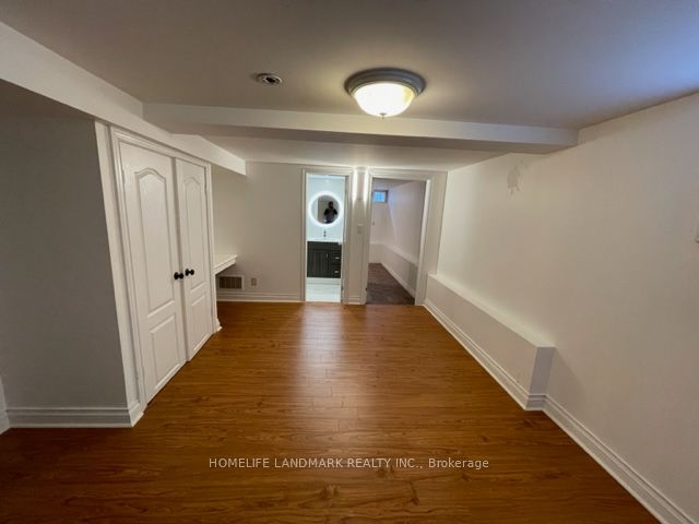 33 Millard Ave E