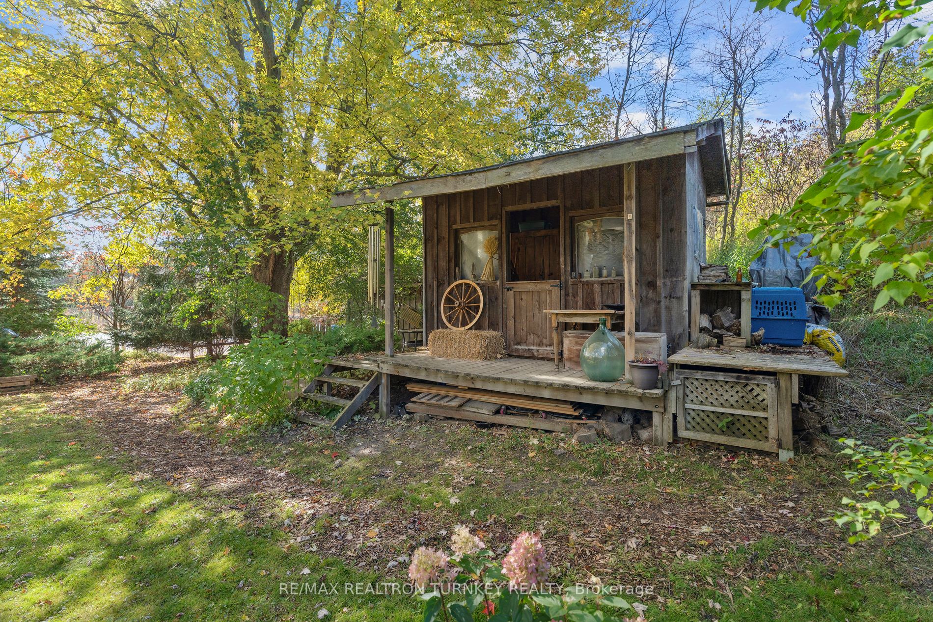 2872 Mount Albert Road