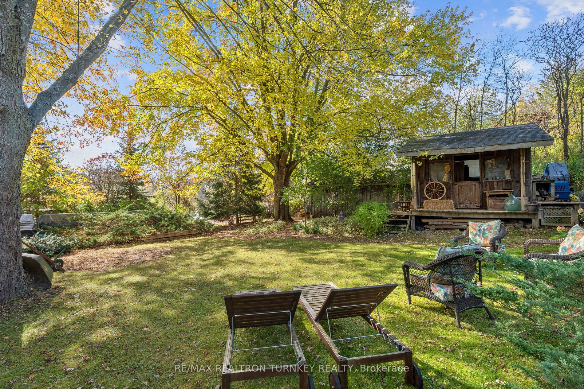 2872 Mount Albert Road