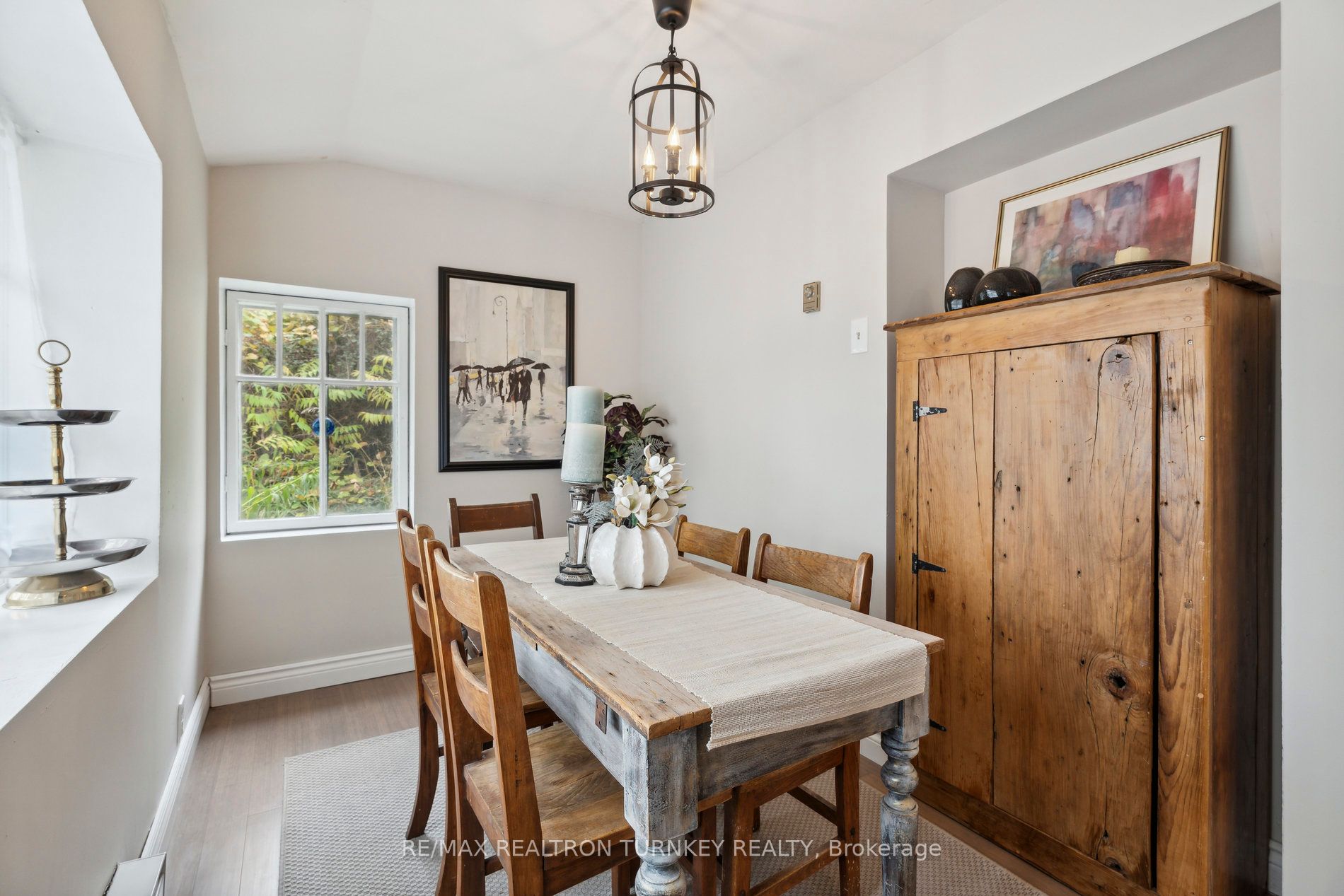 2872 Mount Albert Road