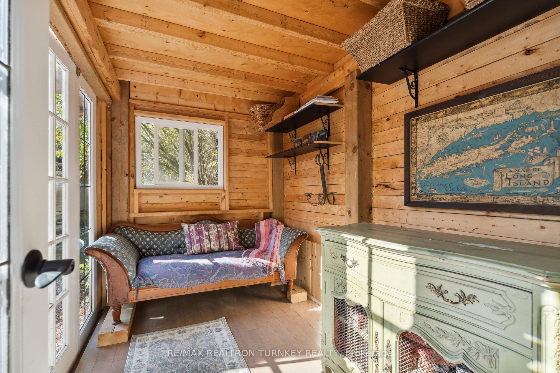 2872 Mount Albert Road