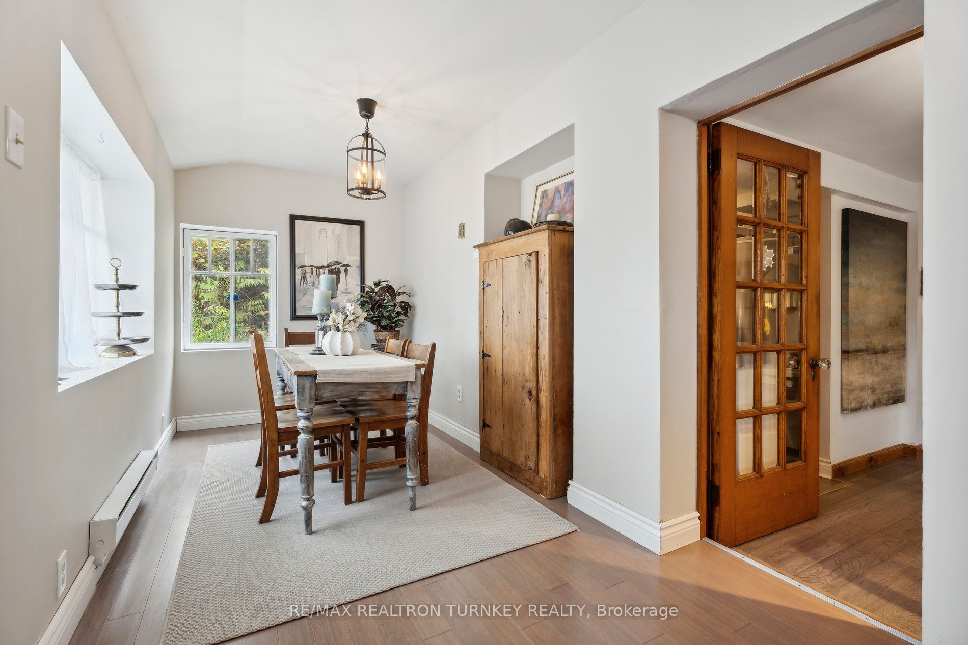 2872 Mount Albert Road