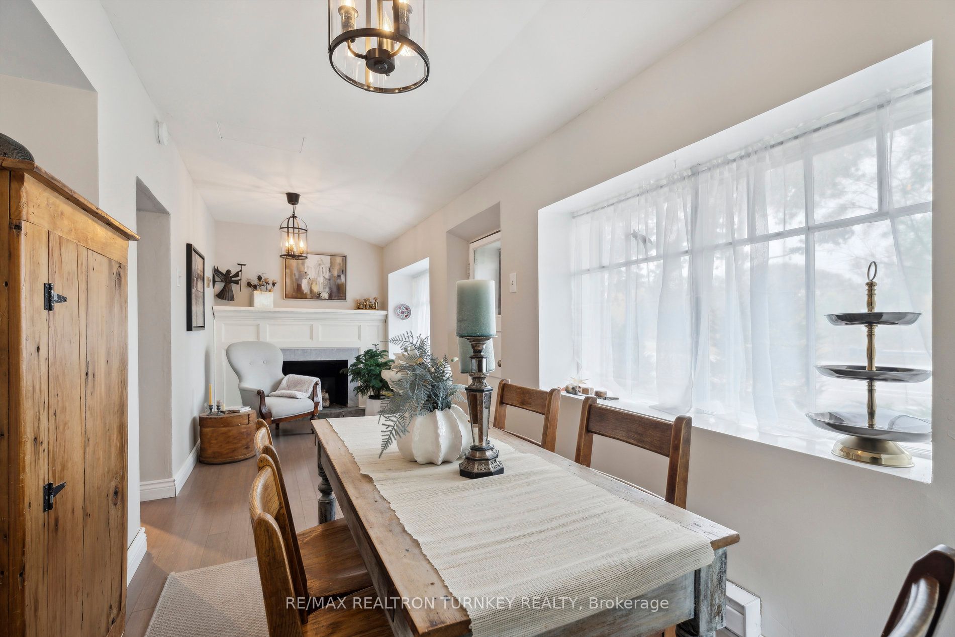 2872 Mount Albert Road