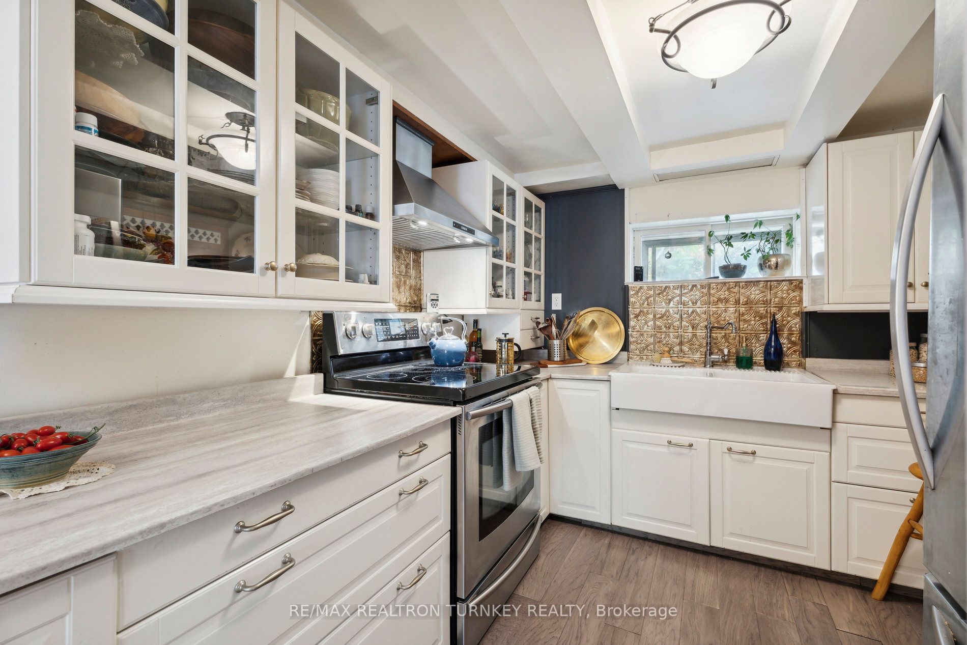 2872 Mount Albert Road