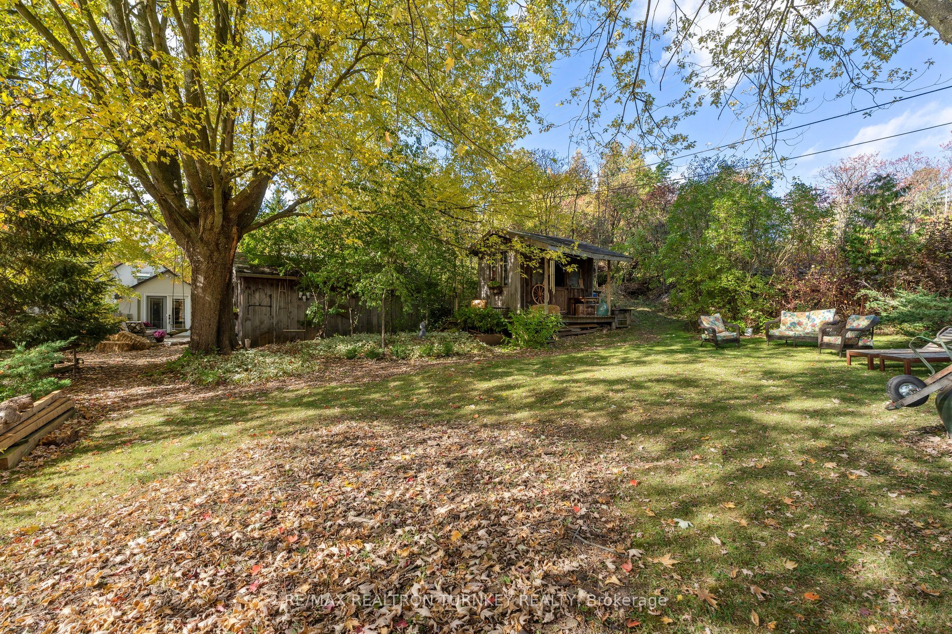 2872 Mount Albert Road