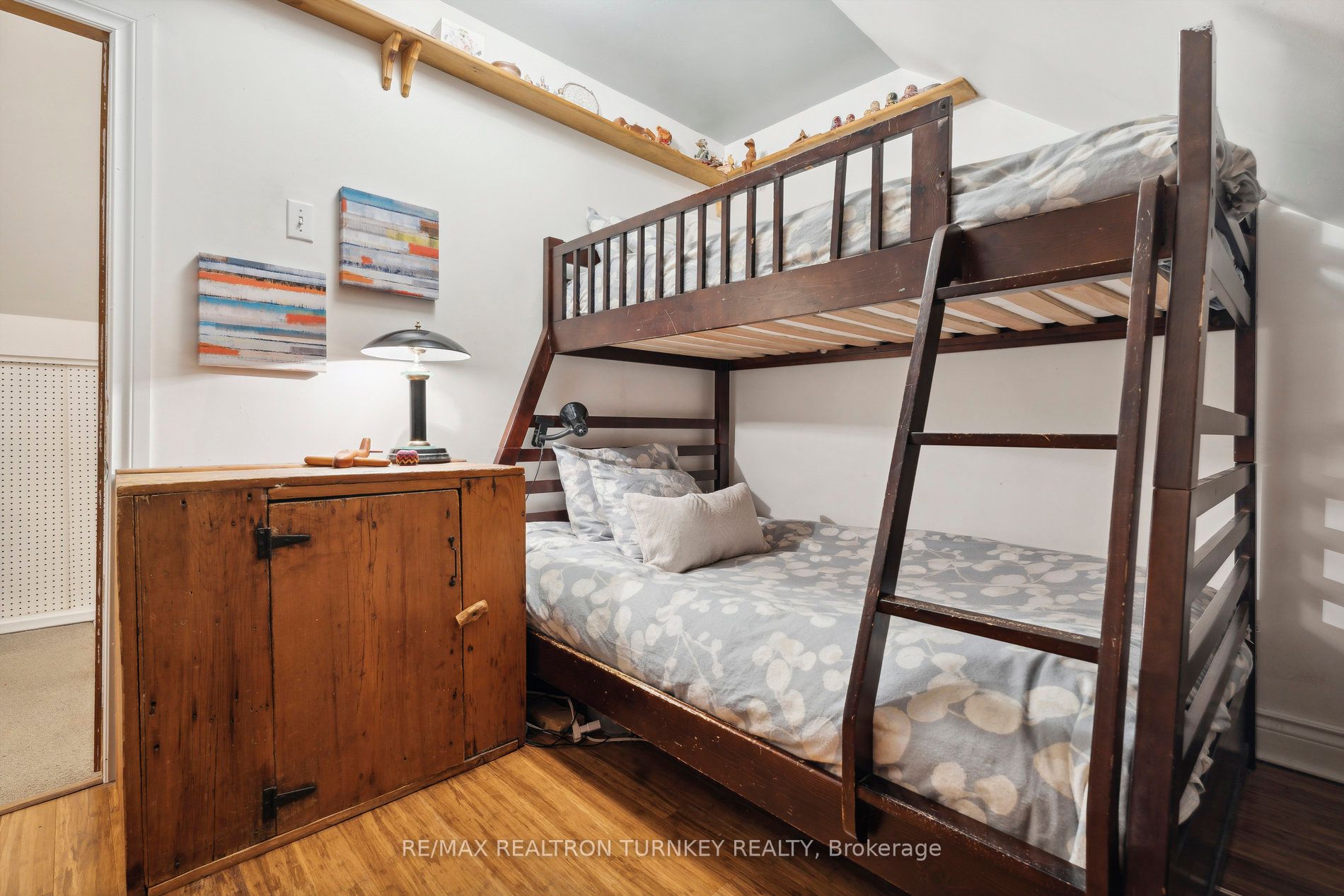 2872 Mount Albert Road