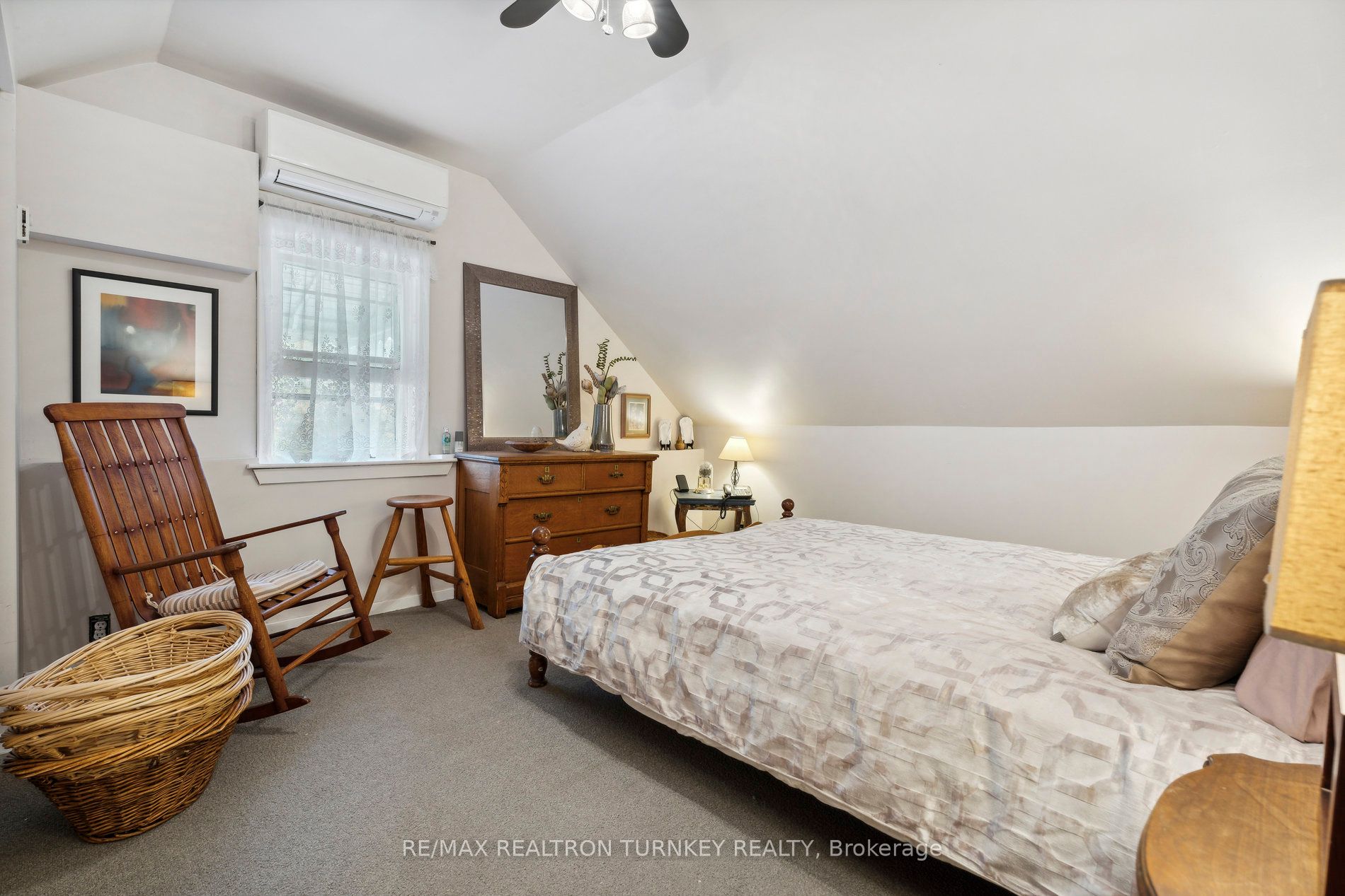 2872 Mount Albert Road