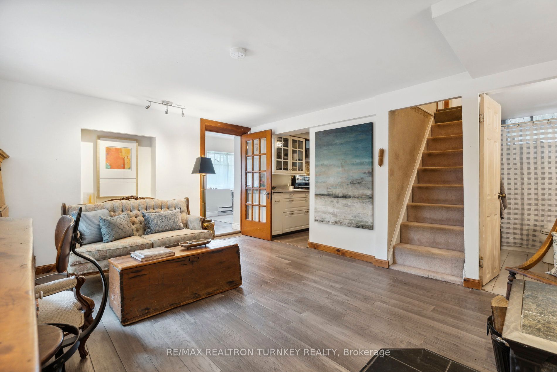 2872 Mount Albert Road
