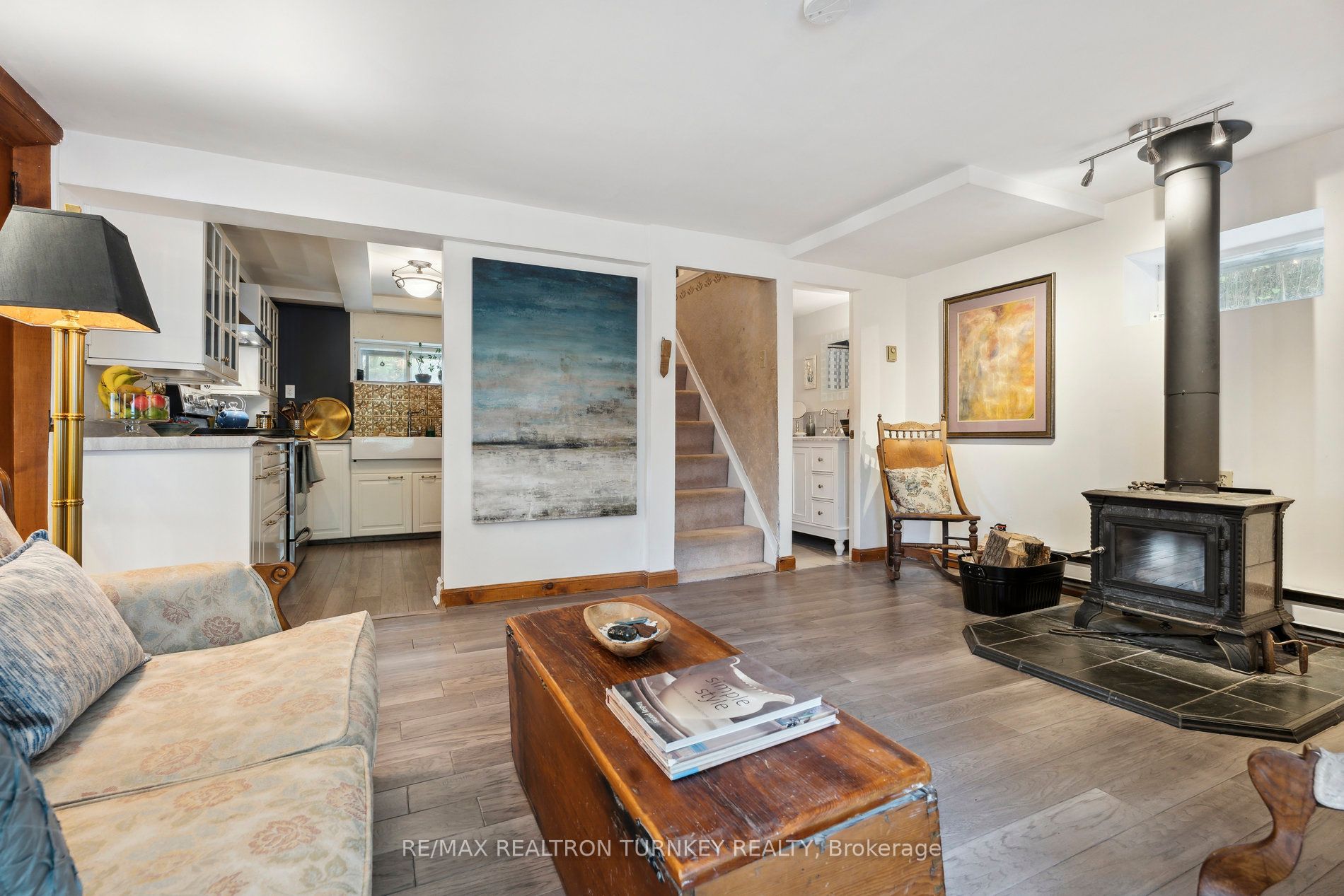 2872 Mount Albert Road