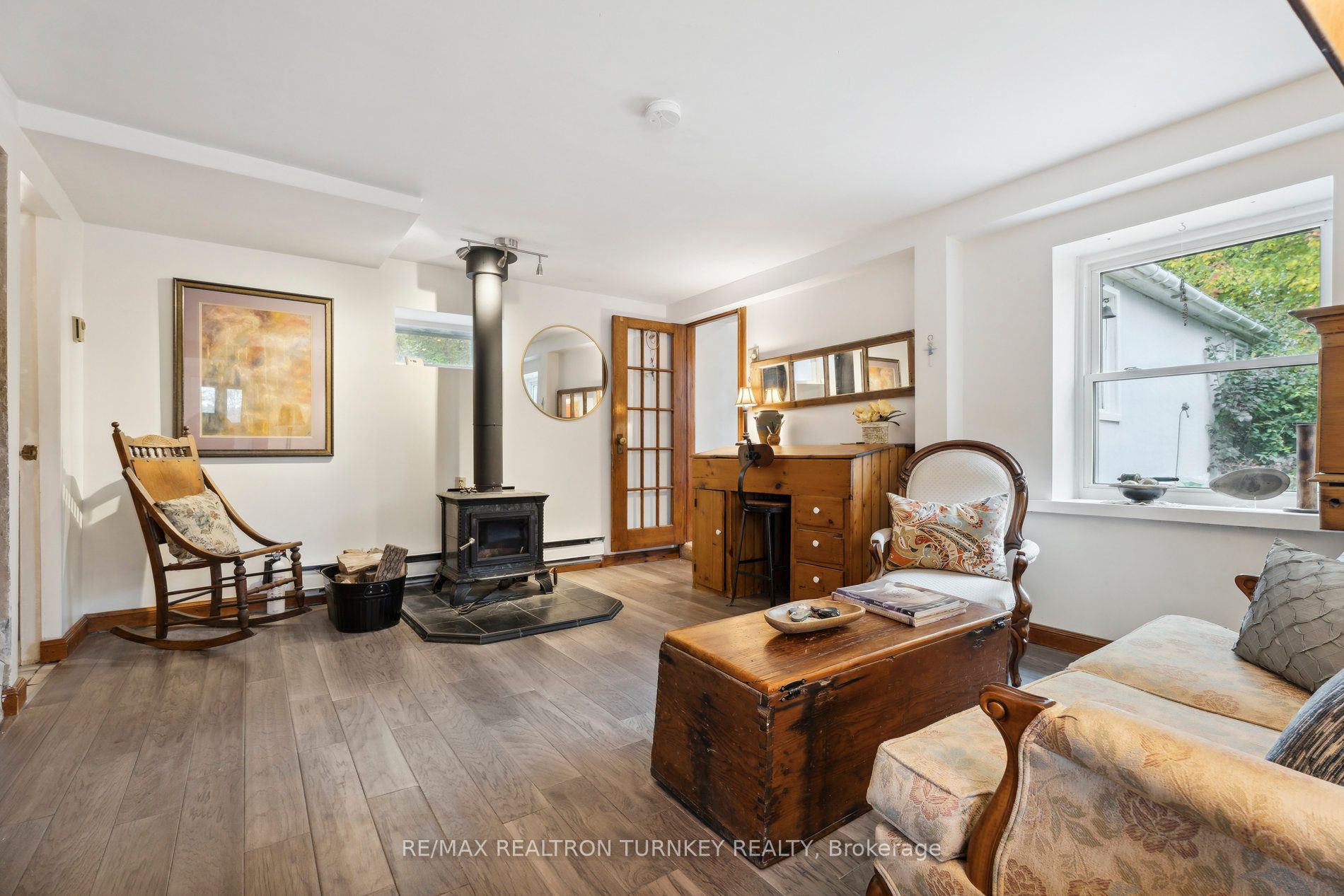 2872 Mount Albert Road