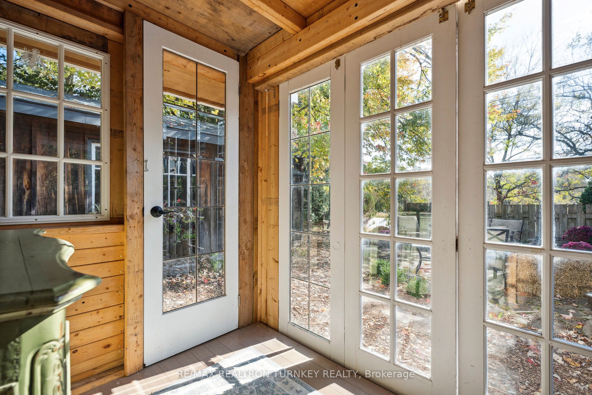 2872 Mount Albert Road