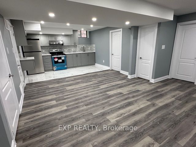 31 Lorne Thomas Place