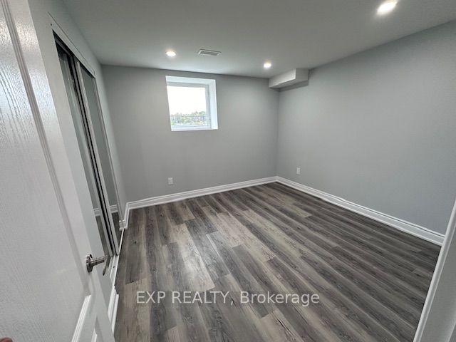 31 Lorne Thomas Place