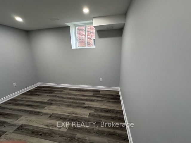 31 Lorne Thomas Place