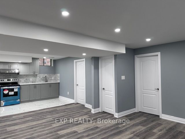 31 Lorne Thomas Place