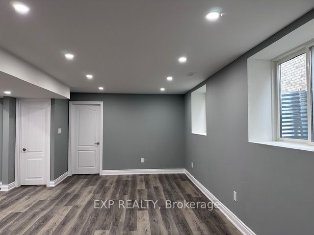 31 Lorne Thomas Place