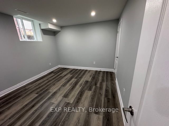 31 Lorne Thomas Place