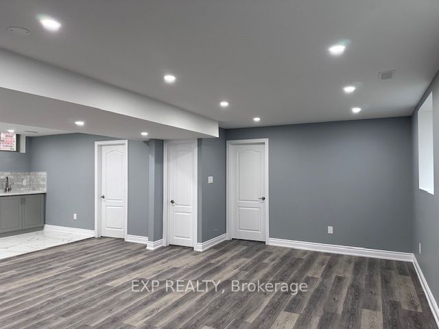 31 Lorne Thomas Place