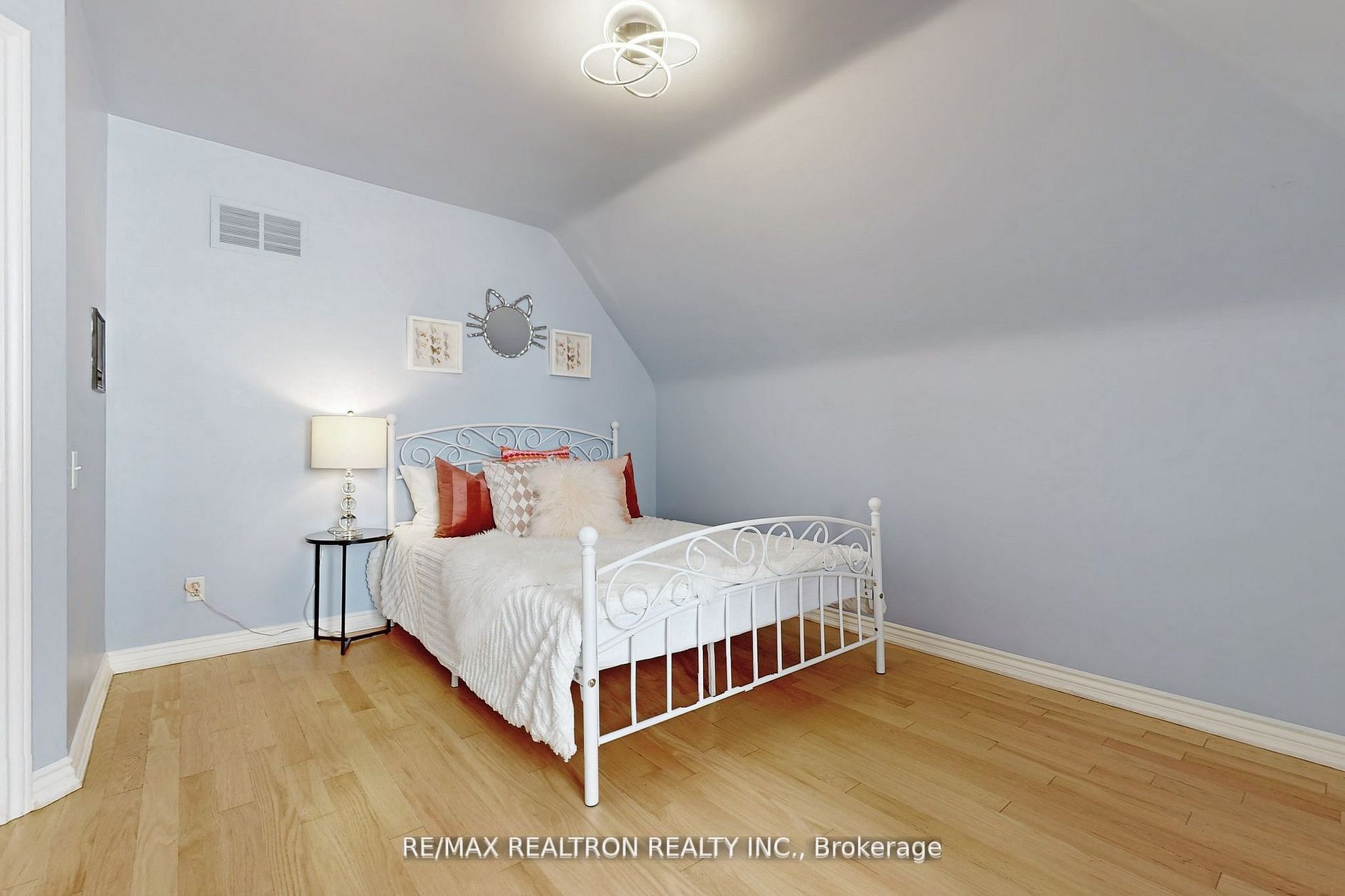 4 Waterloo Crt