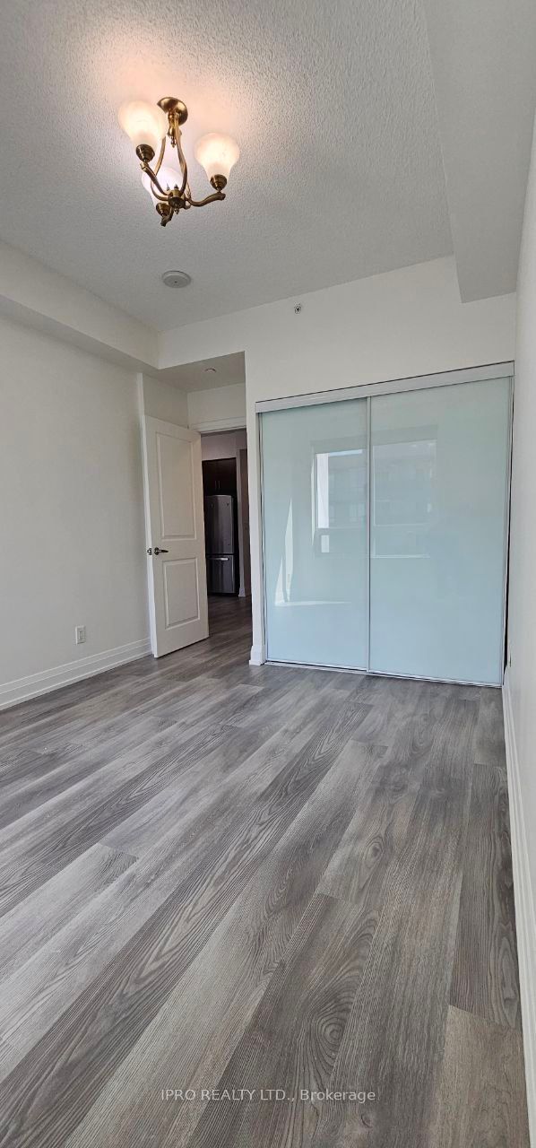 7165 Yonge St, #910
