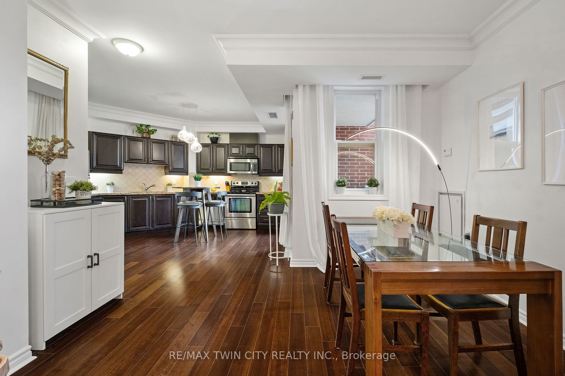 15450 Yonge St, #209