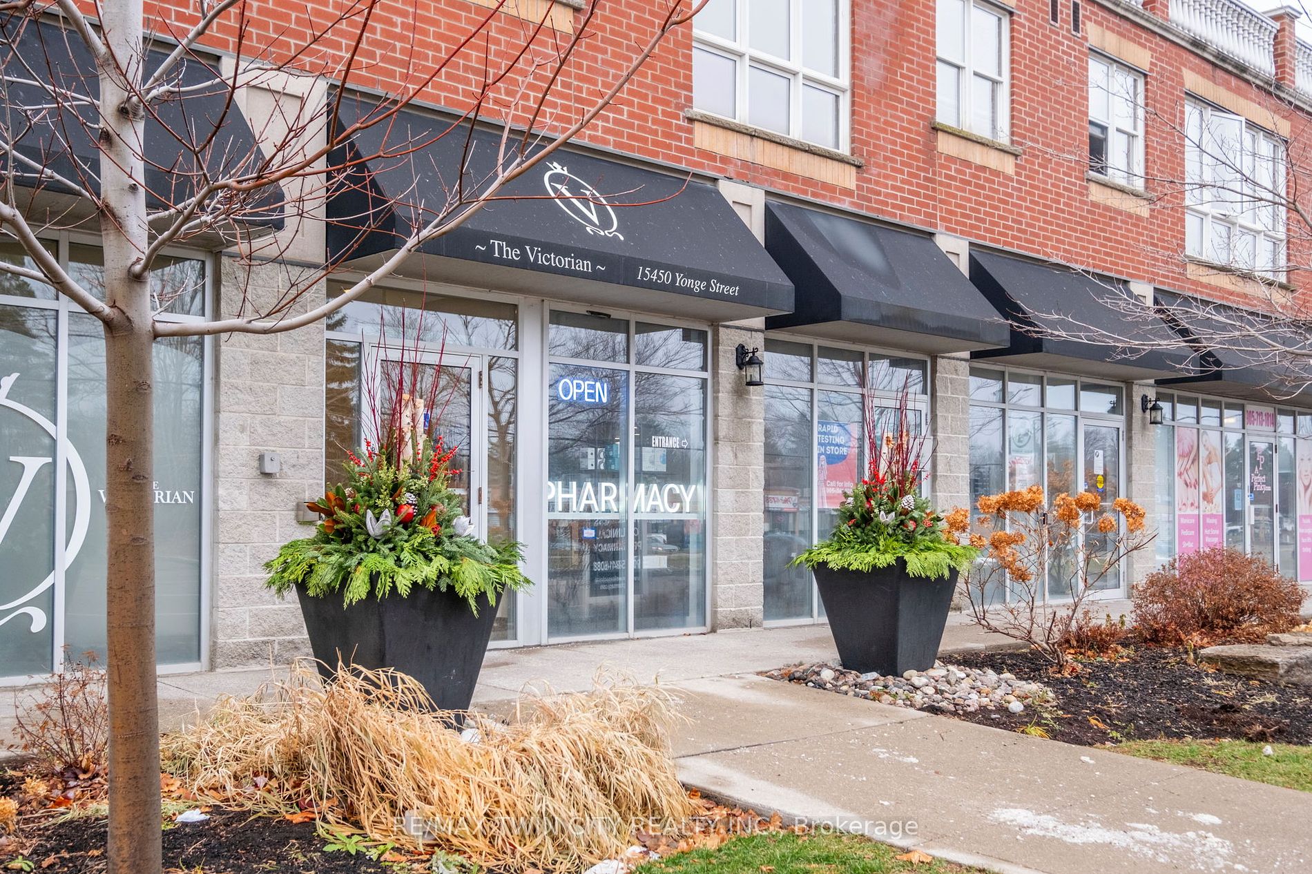 15450 Yonge St, #209