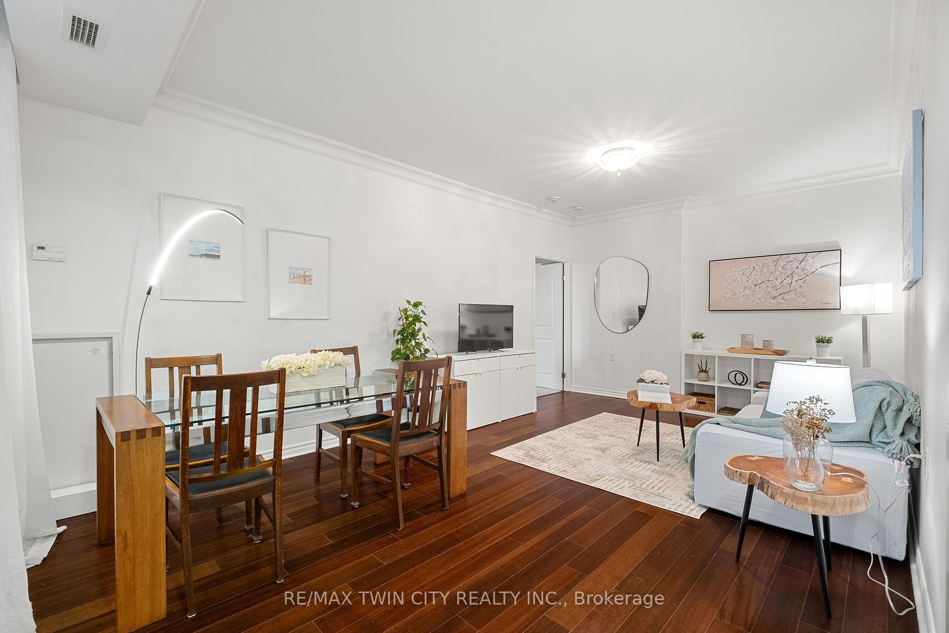 15450 Yonge St, #209