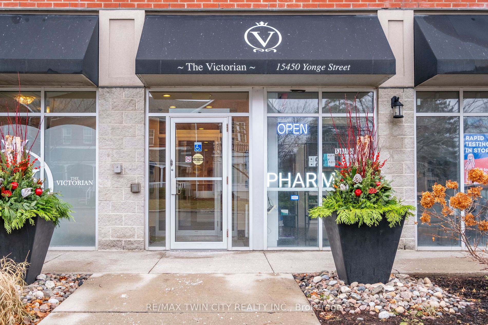 15450 Yonge St, #209