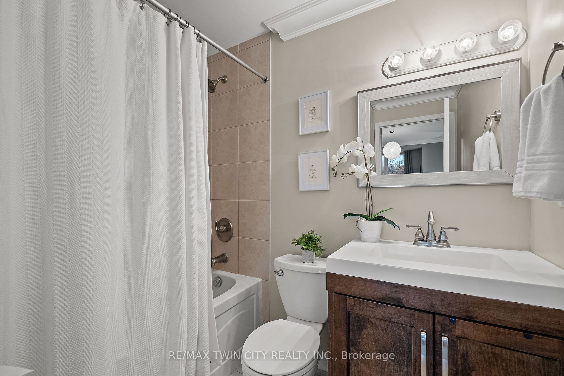 15450 Yonge St, #209