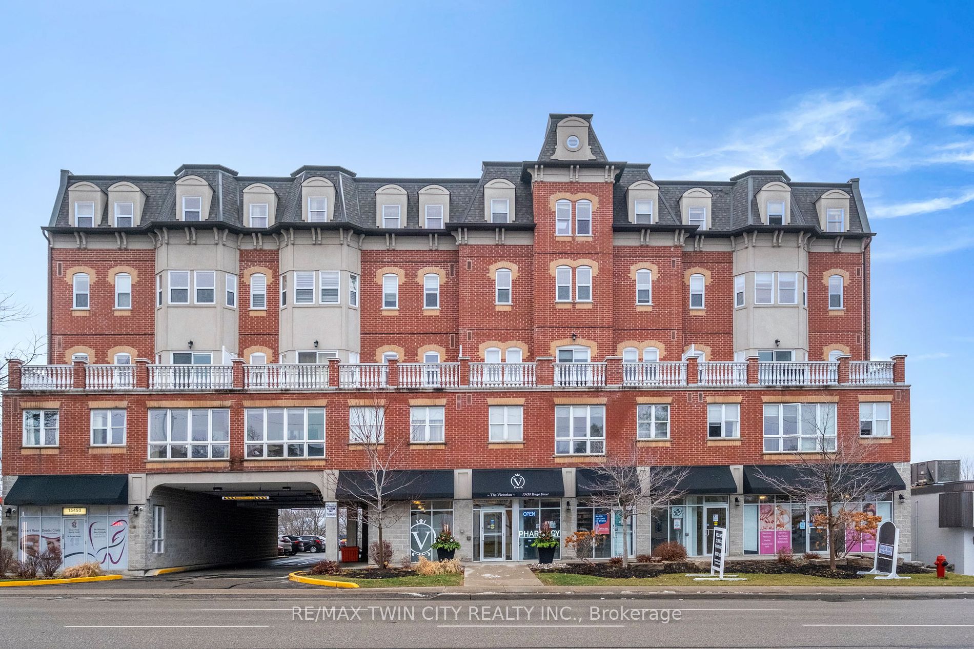 15450 Yonge St, #209
