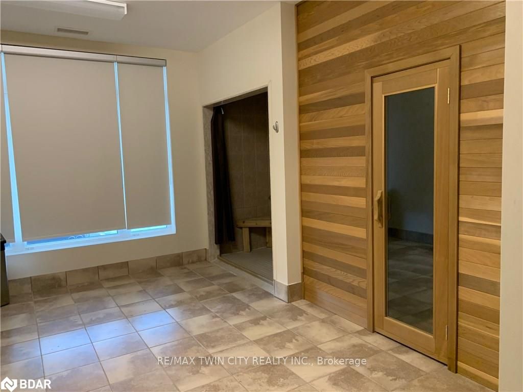 15450 Yonge St, #209