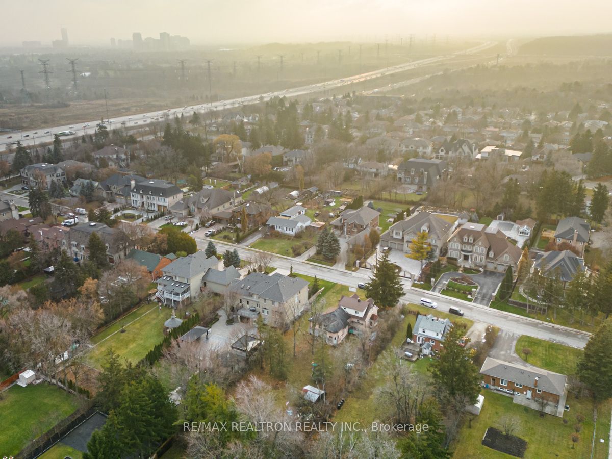 21 Yongeview Avenue