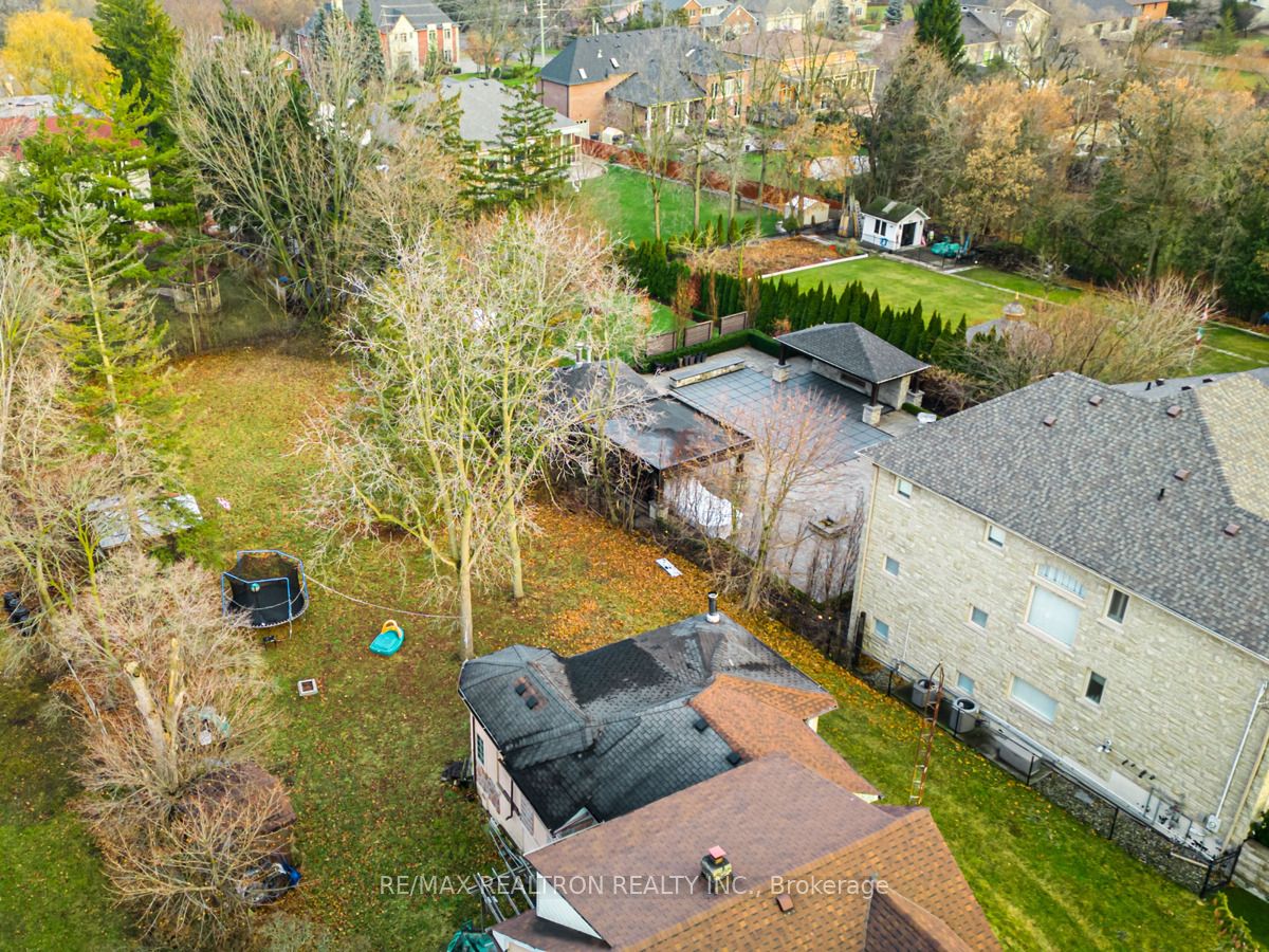 21 Yongeview Avenue