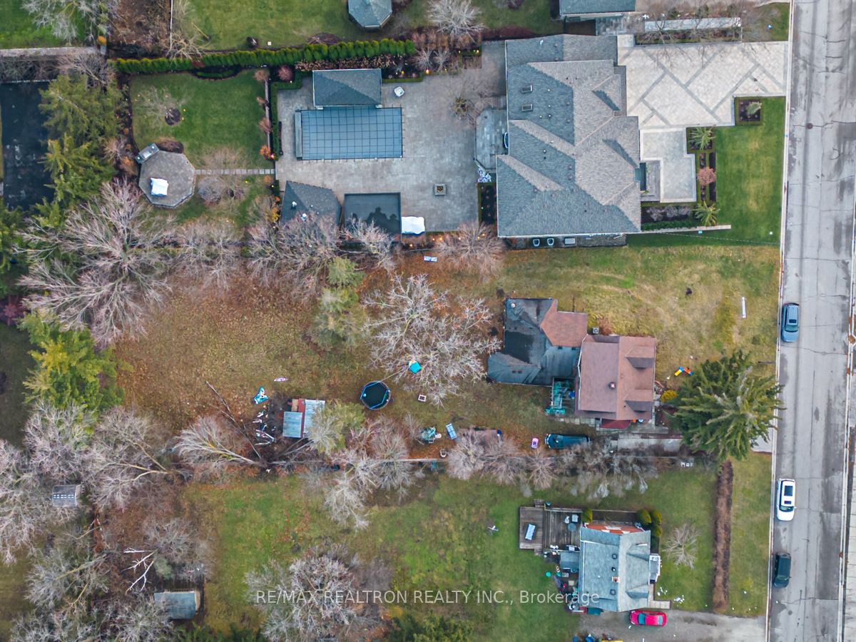 21 Yongeview Avenue