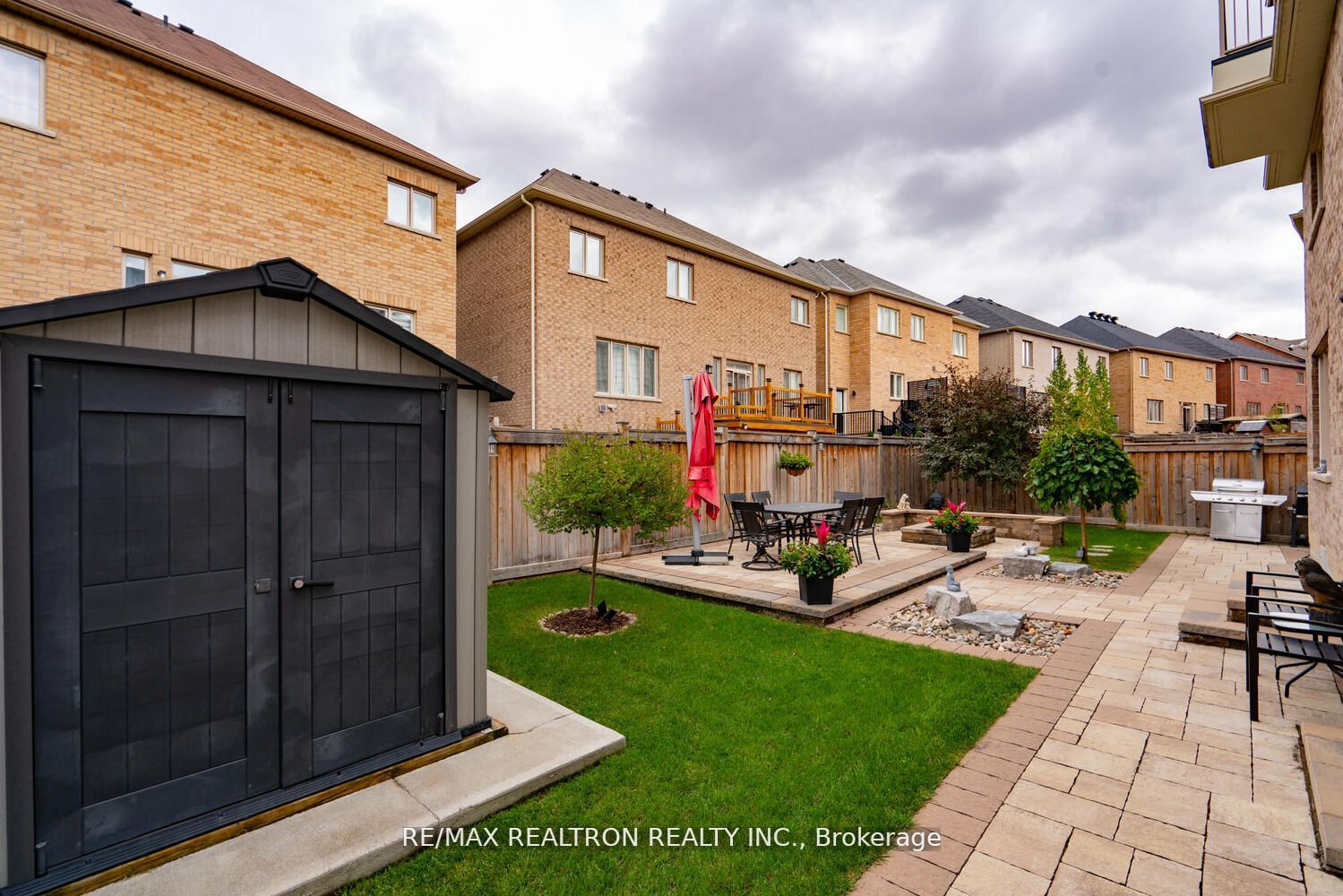 923 Goring Circ