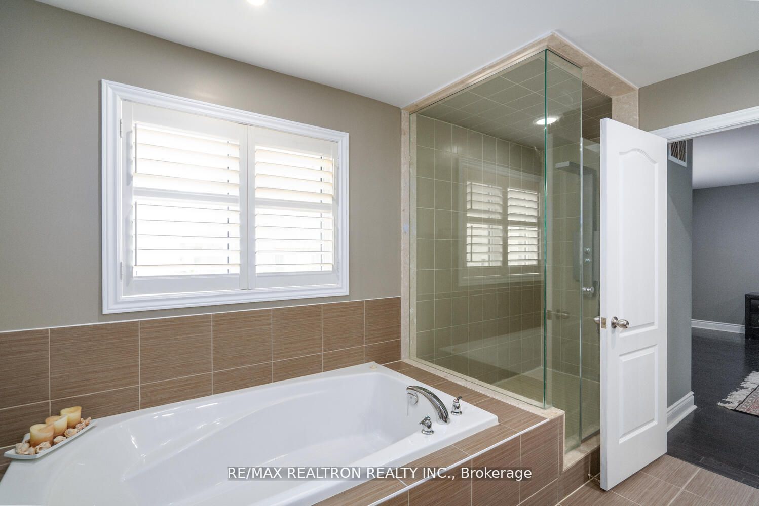 923 Goring Circ