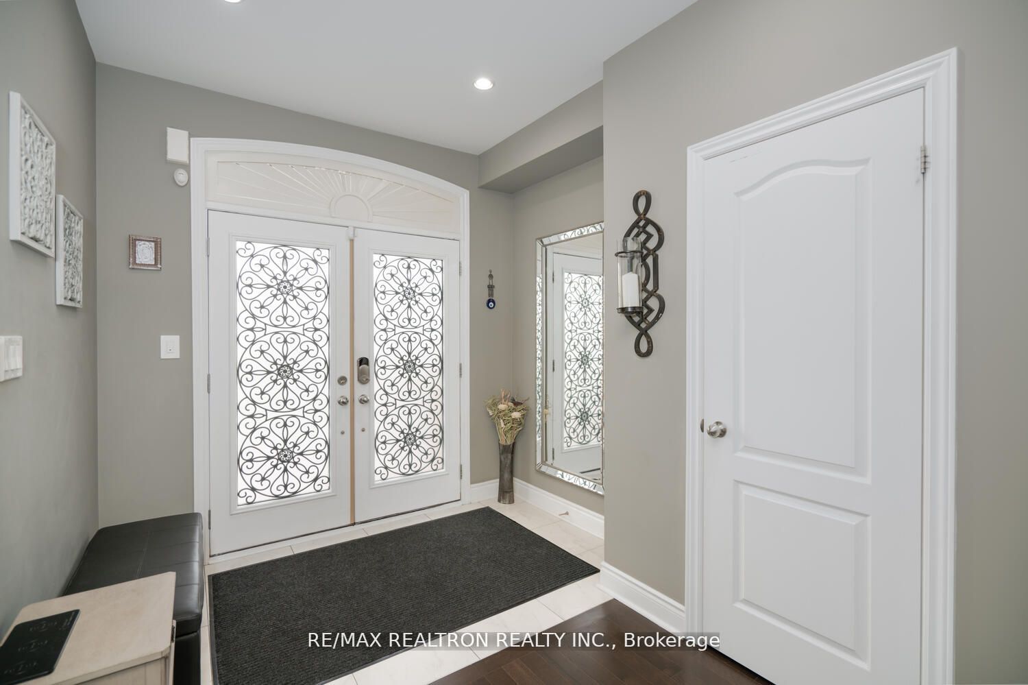 923 Goring Circ