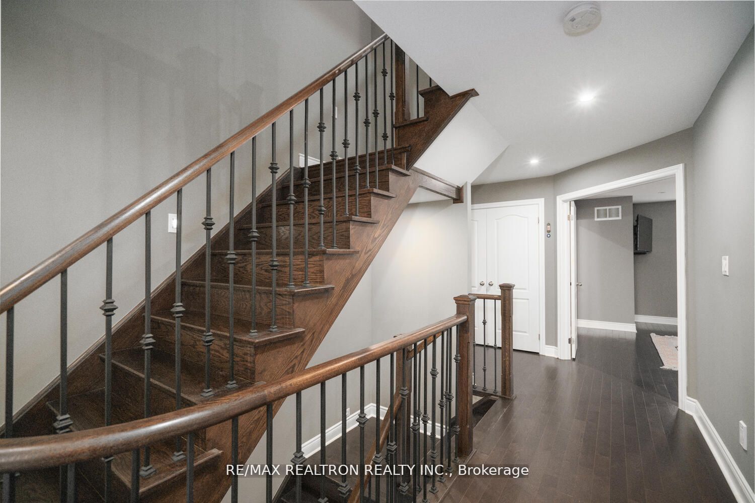 923 Goring Circ