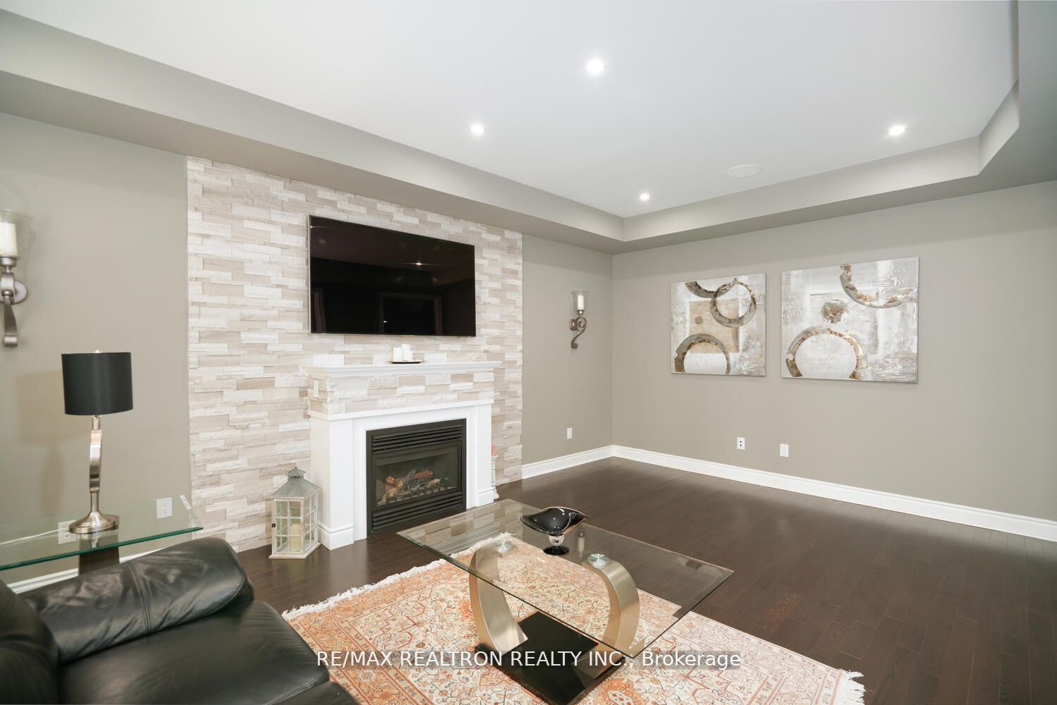 923 Goring Circ