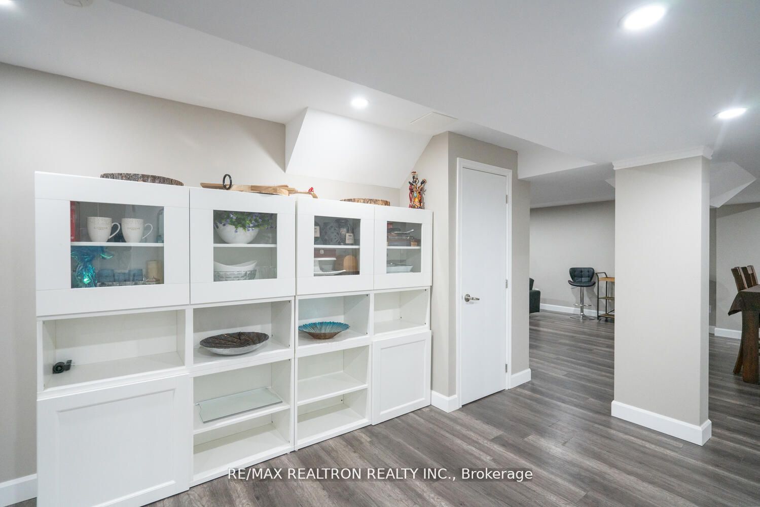 923 Goring Circ