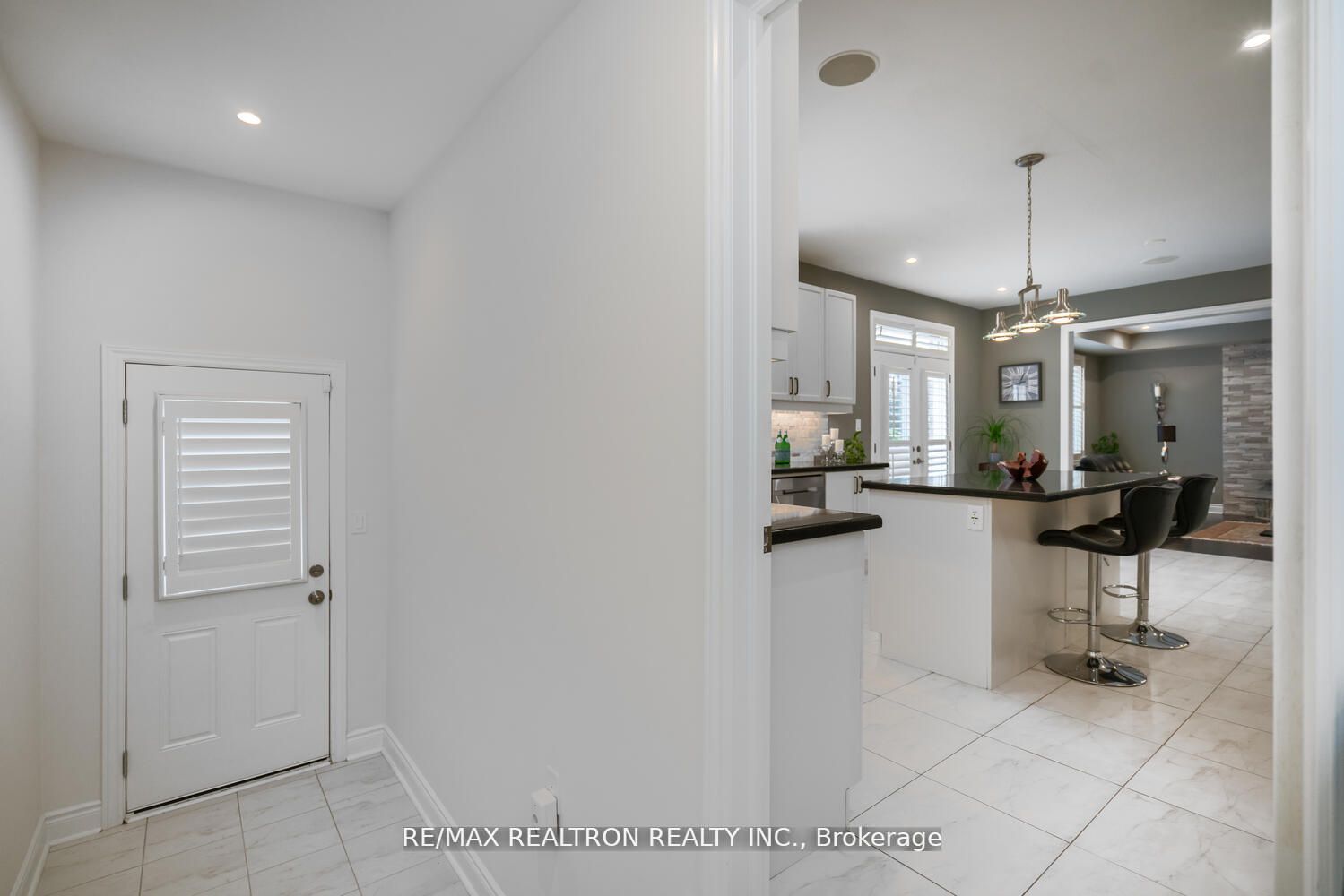 923 Goring Circ