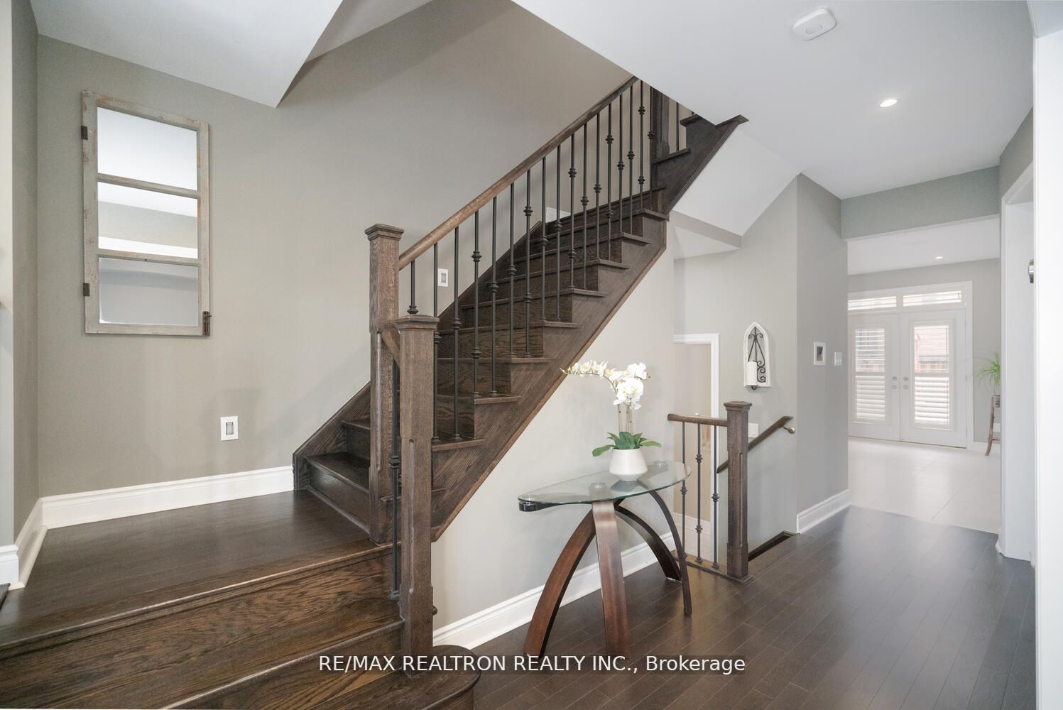 923 Goring Circ