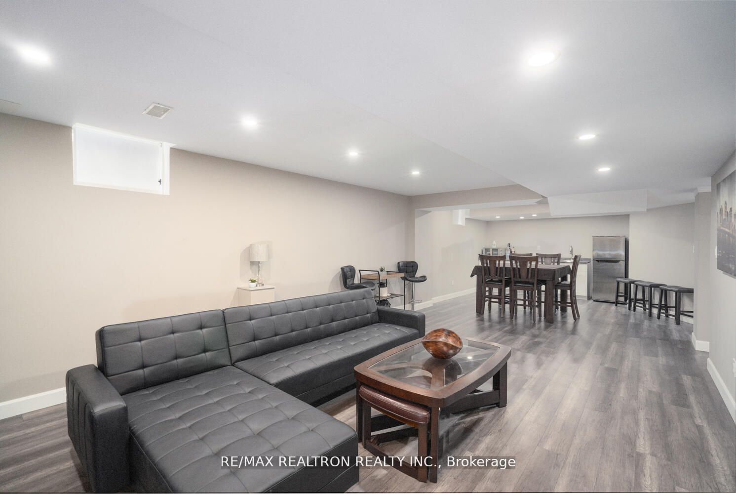 923 Goring Circ