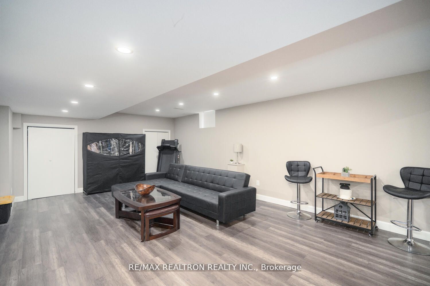 923 Goring Circ