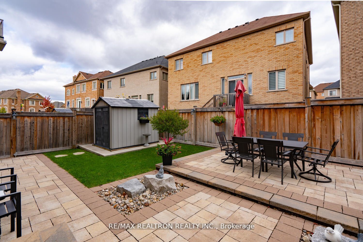 923 Goring Circ