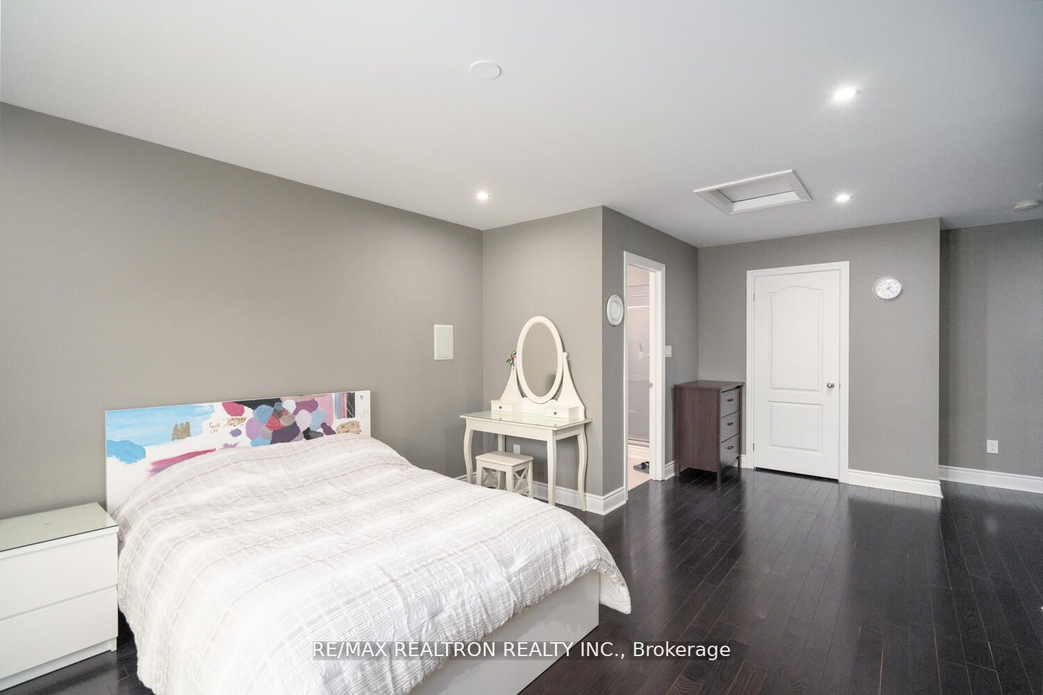 923 Goring Circ