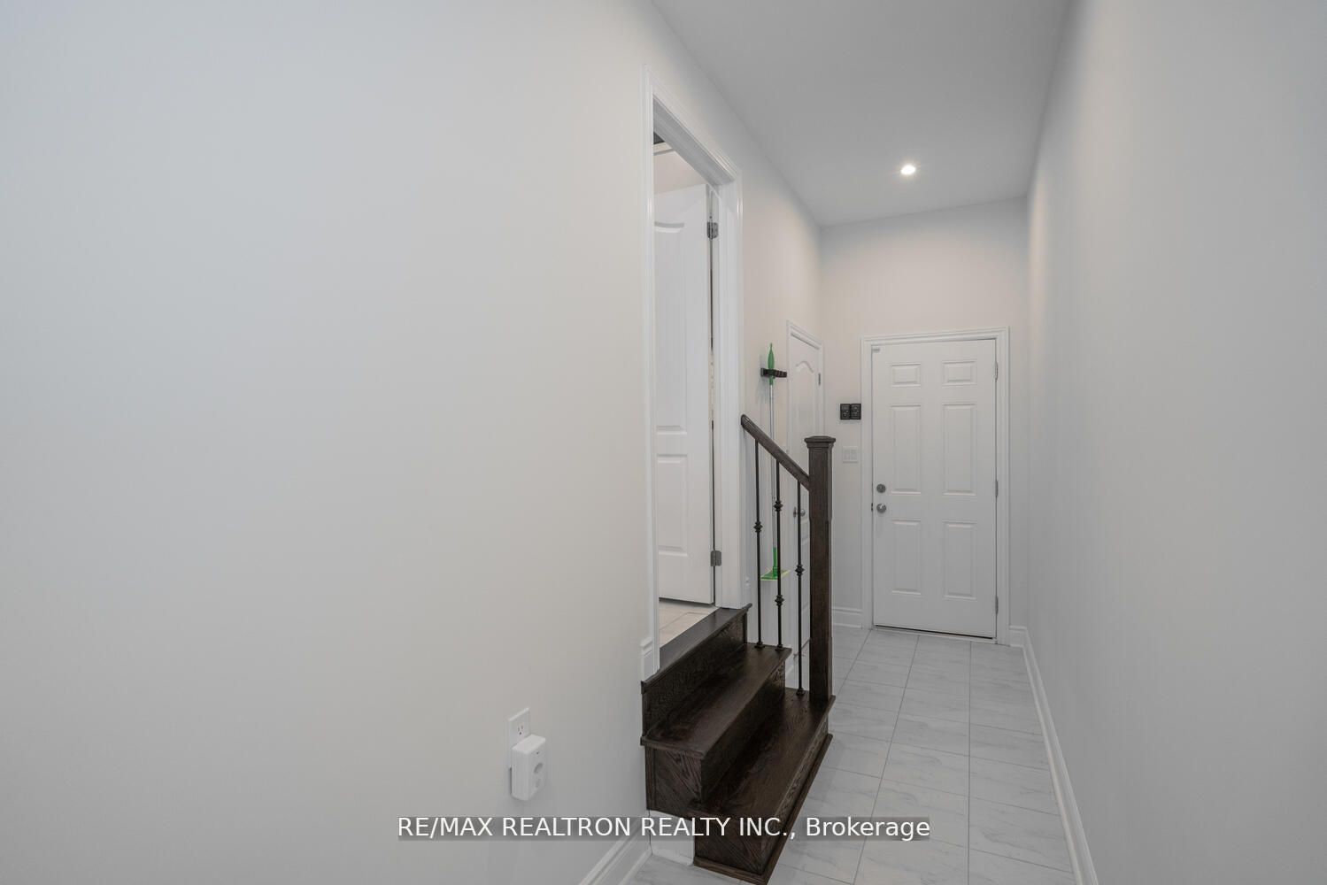 923 Goring Circ