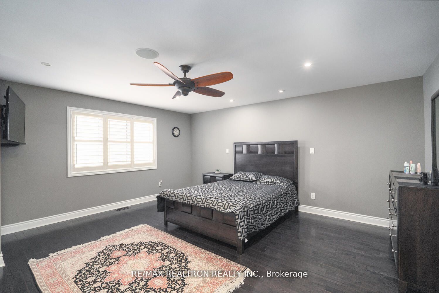 923 Goring Circ
