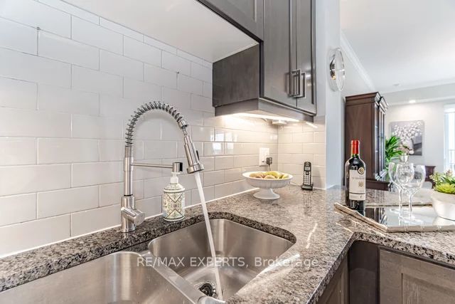 9255 Jane St, #1211